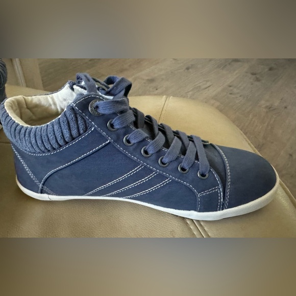 Taos Startup High Top Vintage Lace-Up Sneakers - Picture 5 of 8